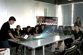 強(qiáng)化服務(wù)意識，提升商務(wù)能力33